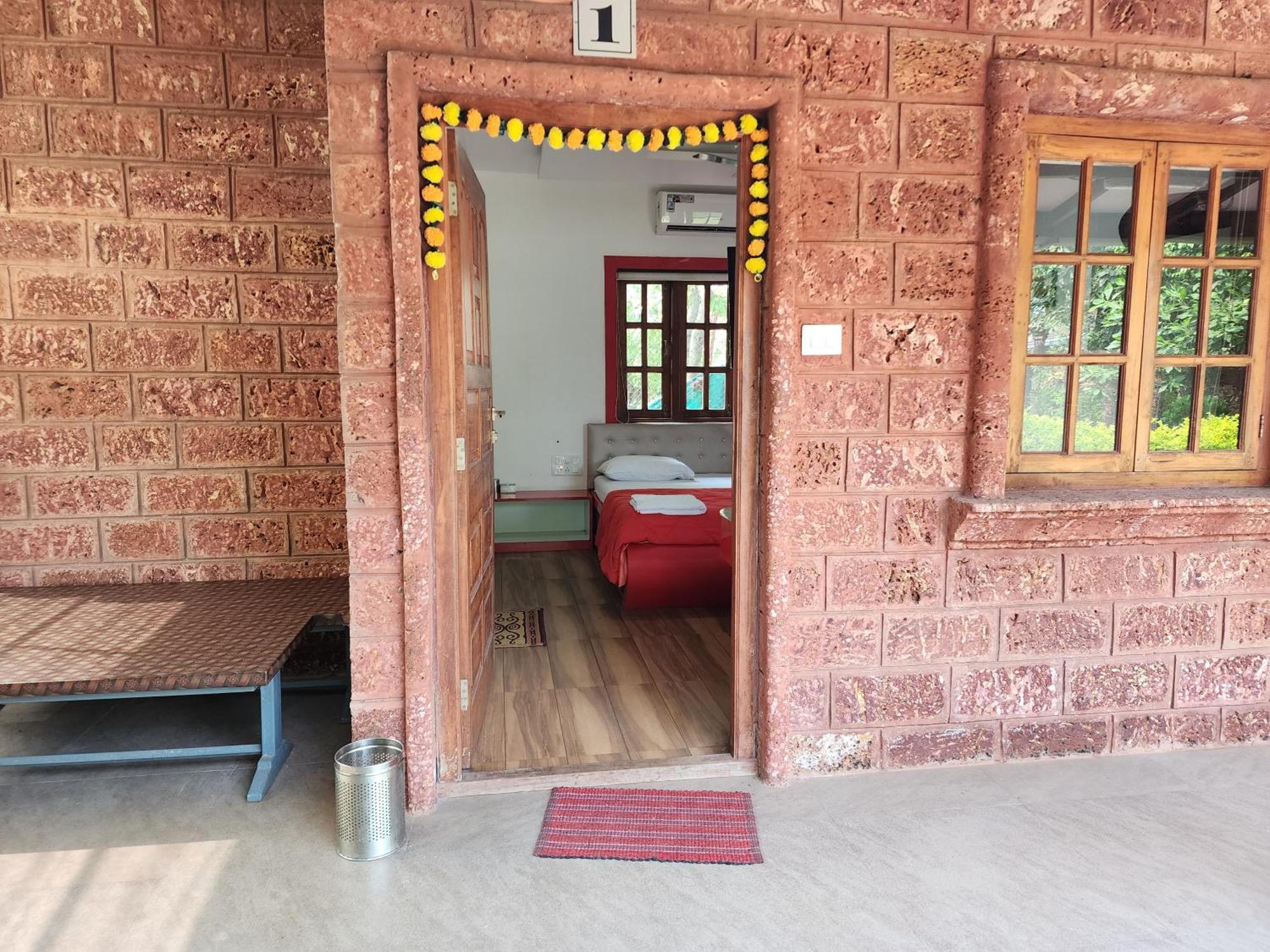 Red Stone Resort Алибаг Экстерьер фото